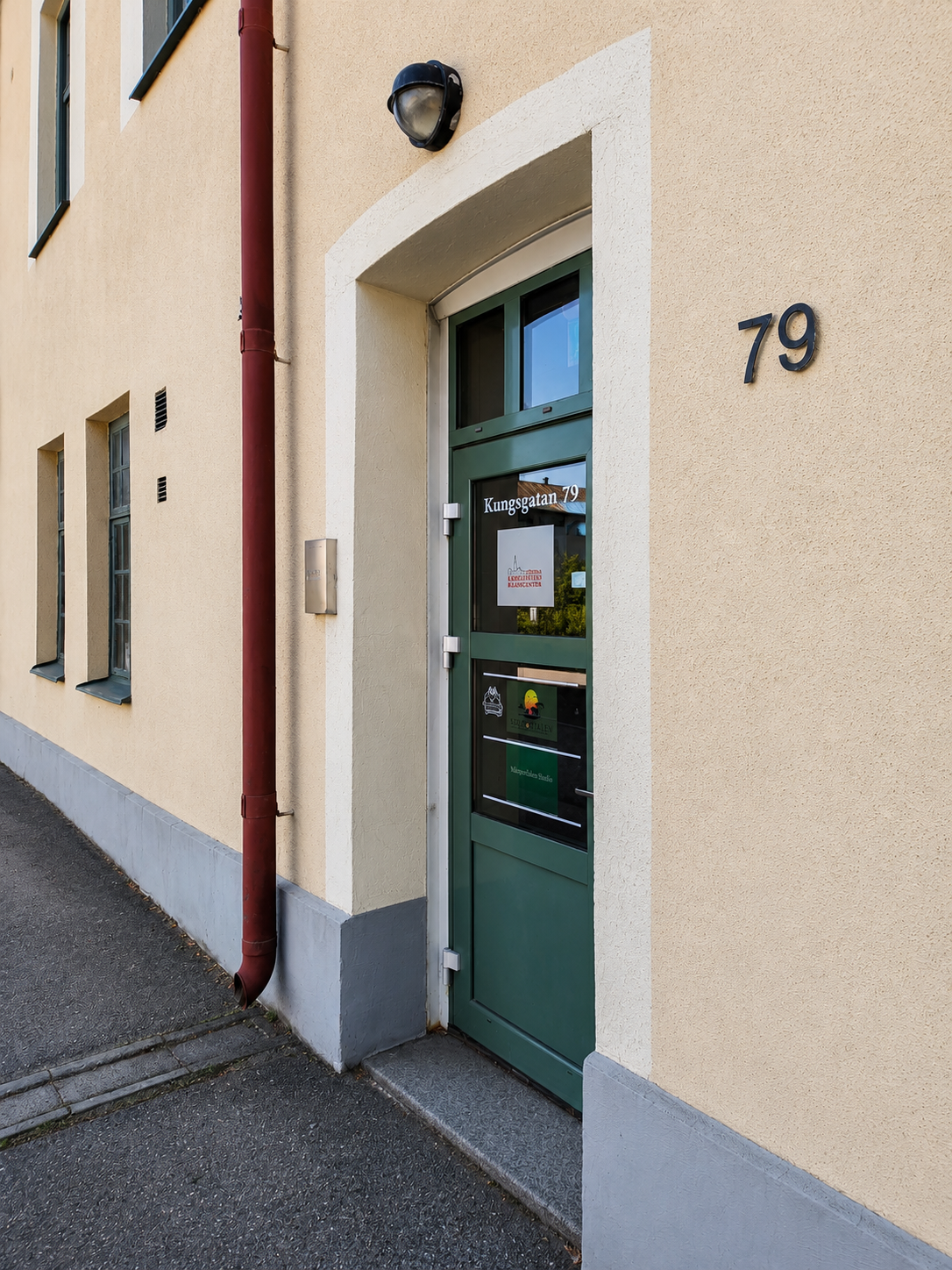 Entrén till Solportalen på Kungsgatan 79 i Uppsala