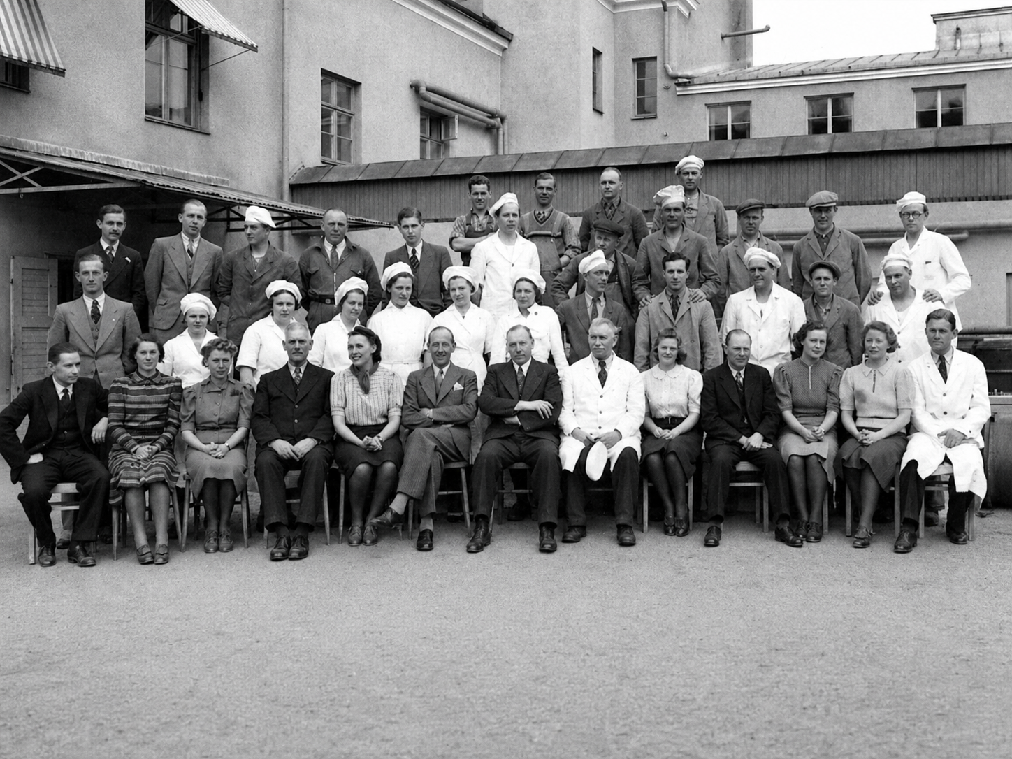 Gruppfoto av personalen vid Upsala Margarinfabrik.