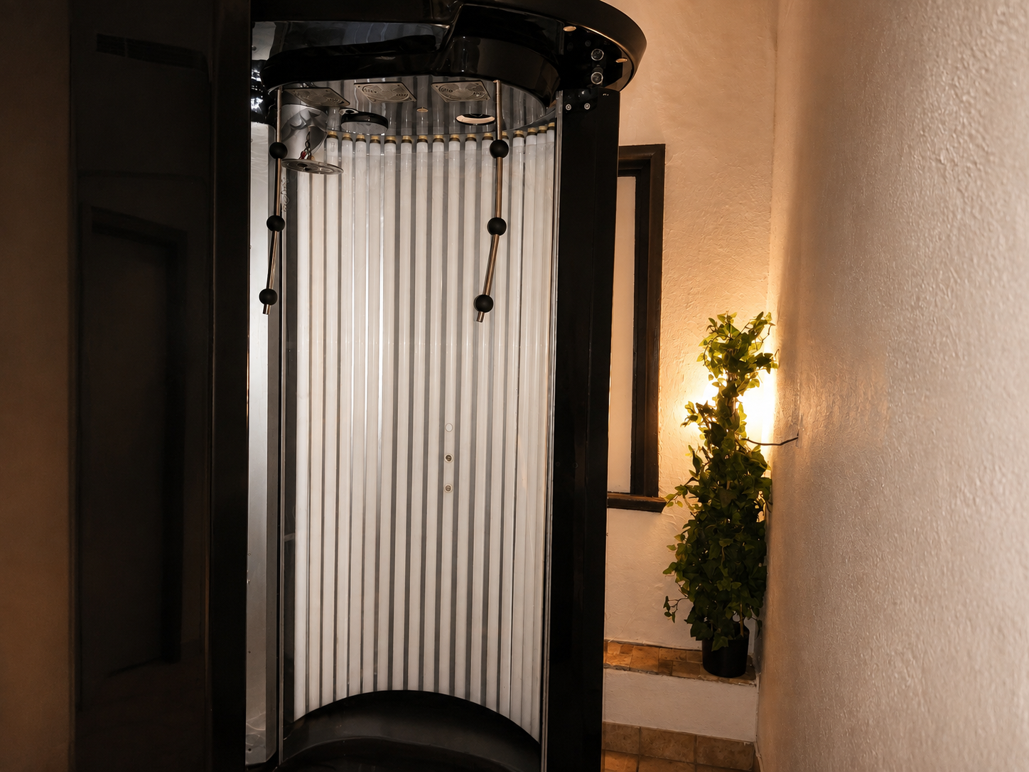 Rummet Dubai med ett stående solarium på Solportalen i Uppsala