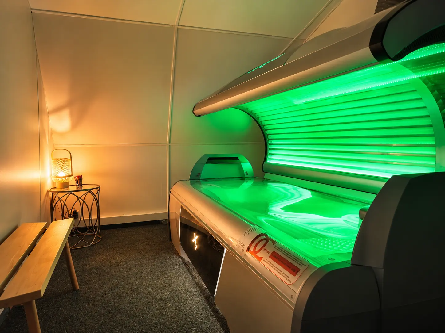 Rummet Maui med ett liggande solarium på Solportalen i Uppsala
